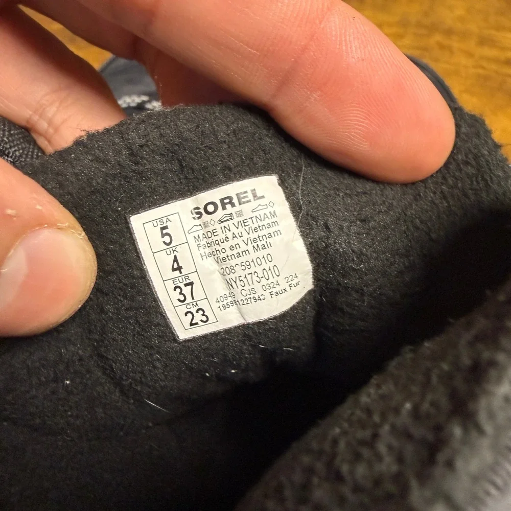 Sorel Whitney II Short Lace NY5173-010 Black Nylon Waterproof Snow Boot Kids 5